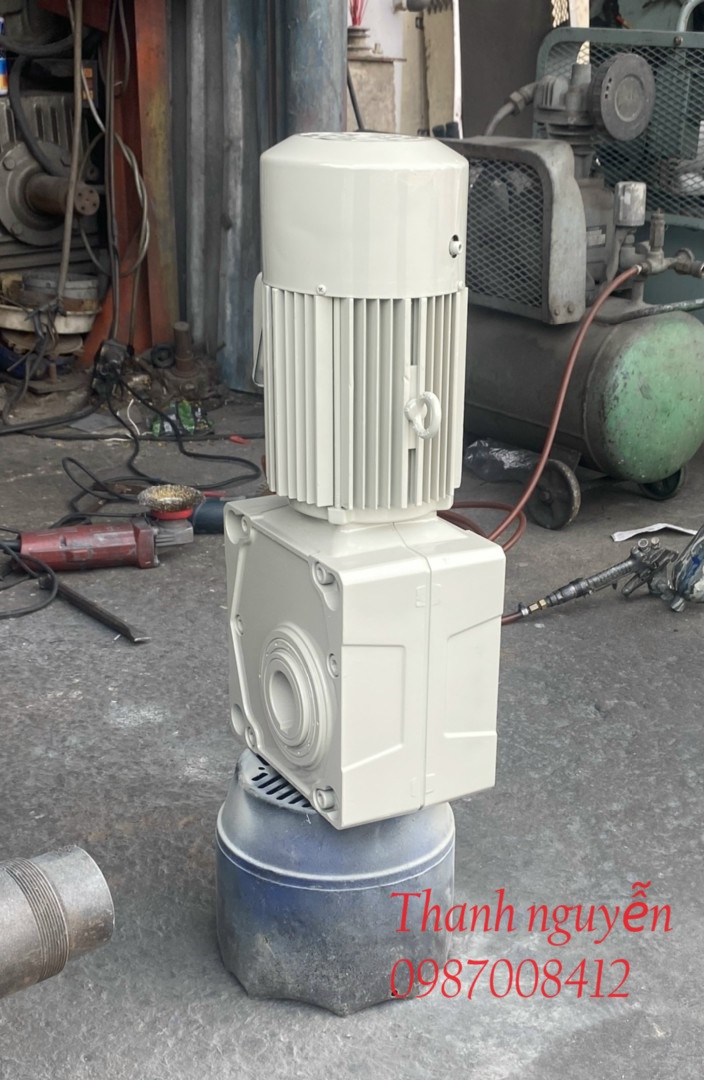 Motor giảm tốc cốt âm 0.75kw 1hp...Sumitomo...Japan...Hàng bãi của nhật...hàng cũ của Nhật.