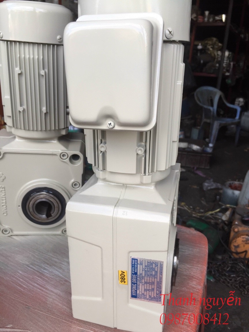 Motor giảm tốc cốt âm 0.75kw 1hp...Sumitomo...Japan...Hàng bãi của nhật...hàng cũ của Nhật.